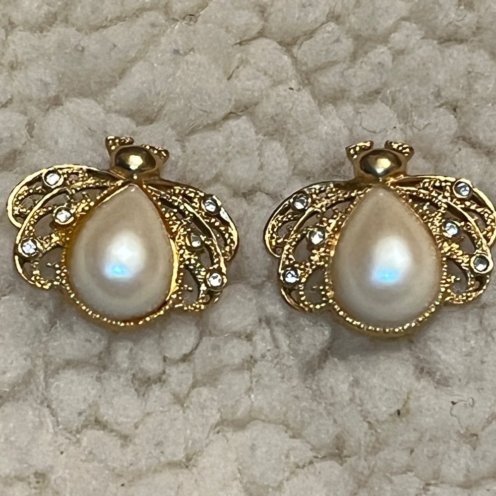 Elegant Gold and Pearl Earrings